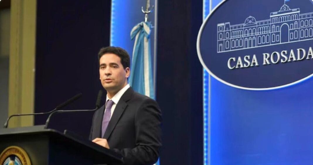 El Gobierno admite que desvía fondos de rutas para cerrar el déficit fiscal. El Gobierno admite que desvía fondos de rutas para cerrar el déficit fiscal.