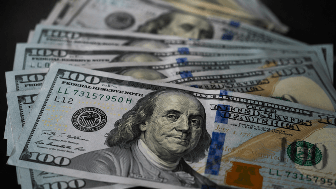 Una calificadora de riesgo proyectó dos escenarios para el dólar de cara a 2027: hasta $2.246. Una calificadora de riesgo proyectó dos escenarios para el dólar de cara a 2027: hasta $2.246.