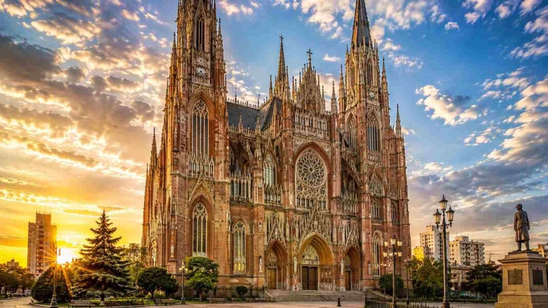 La Catedral de La Plata, la gran campeona del “Mundial de Catedrales”: una joya del arte neogótico argentino Catedral La Plata