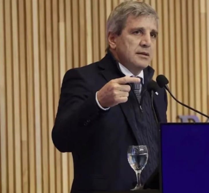 Caputo anunció la flexibilización del crédito en dólares para empresas con el objetivo de reactivar la economía. Caputo anunció la flexibilización del crédito en dólares para empresas con el objetivo de reactivar la economía.