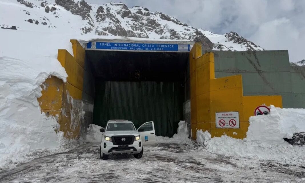 Reabrió el Cristo Redentor tras 34 días: buscan evacuar más de 3.000 camiones varados Reabrió el Cristo Redentor tras 34 días: buscan evacuar más de 3.000 camiones varados