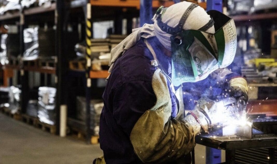 La industria perdió casi 90.000 empleos formales desde 2023 y un informe de Techint habla de “extrema fragilidad” La industria perdió casi 90.000 empleos formales desde 2023 y un informe de Techint habla de “extrema fragilidad”