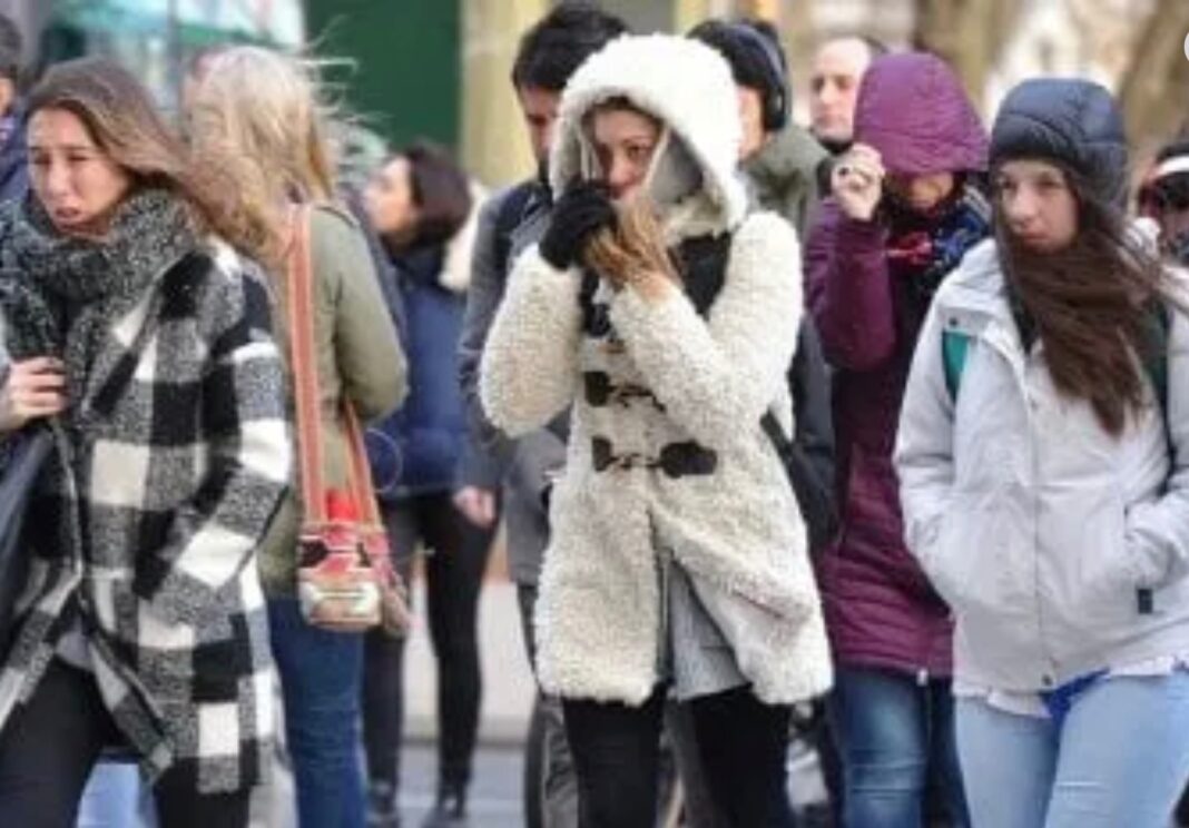 El cielo ya lo anticipa: esta tarde llega la lluvia fuerte y el frío a Buenos Aires El cielo ya lo anticipa: esta tarde llega la lluvia fuerte y el frío a Buenos Aires