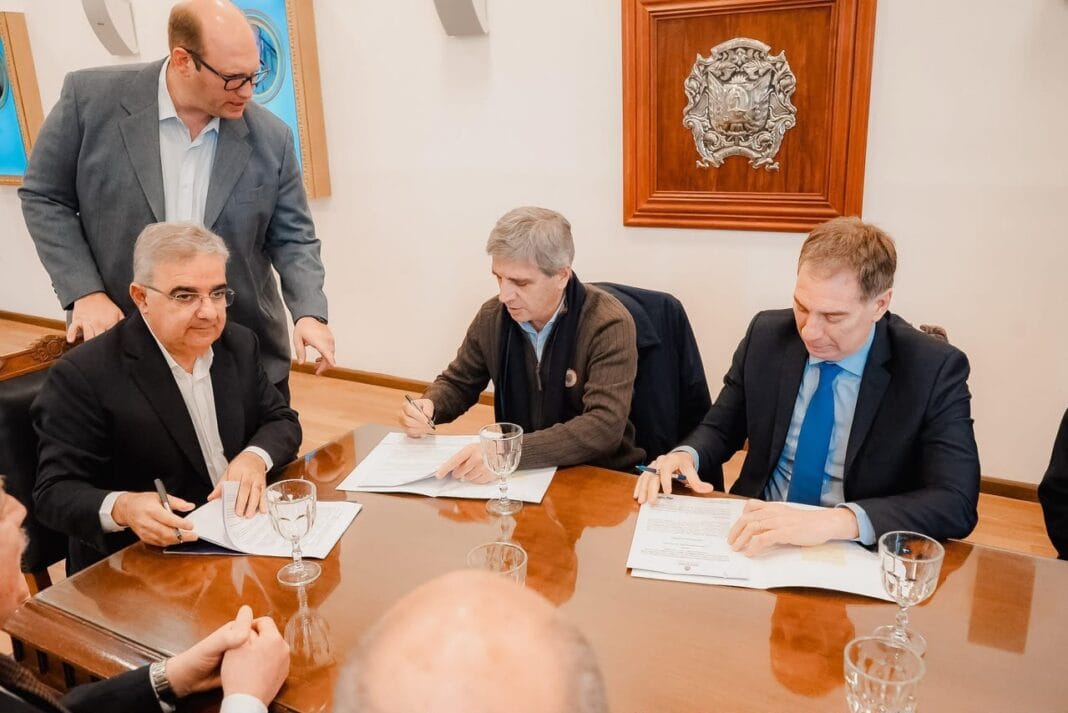 Santilli y Caputo viajaron a Catamarca para avanzar en una agenda de trabajo con las provincias Santilli y Caputo viajaron a Catamarca para avanzar en una agenda de trabajo con las provincias