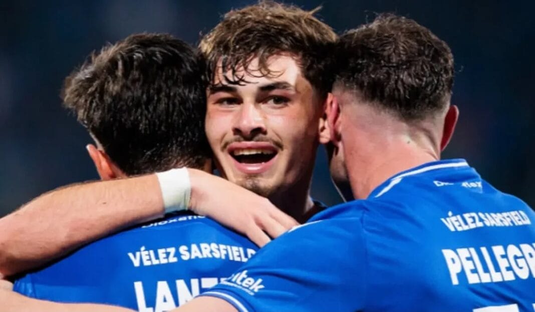 Vélez venció a Tigre en un partidazo y quedó a un paso de la cima Vélez venció a Tigre en un partidazo y quedó a un paso de la cima