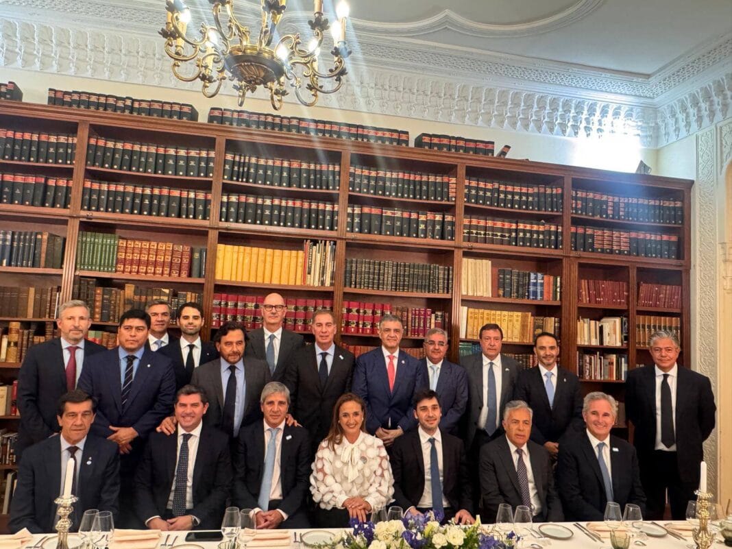 Argentina Week París: Santilli, Caputo y Karina Milei cenaron con gobernadores en medio de negociaciones Santilli-Gobernadores