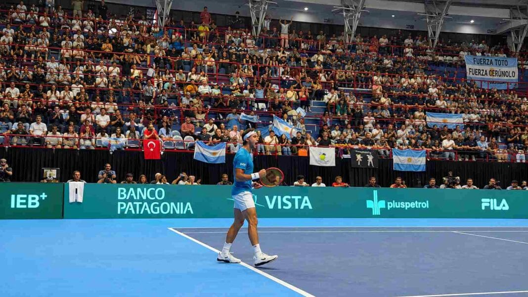 Thiago Tirante venció a Mert Alkaya y Argentina quedó a un punto de cerrar la serie ante Turquía Tirante