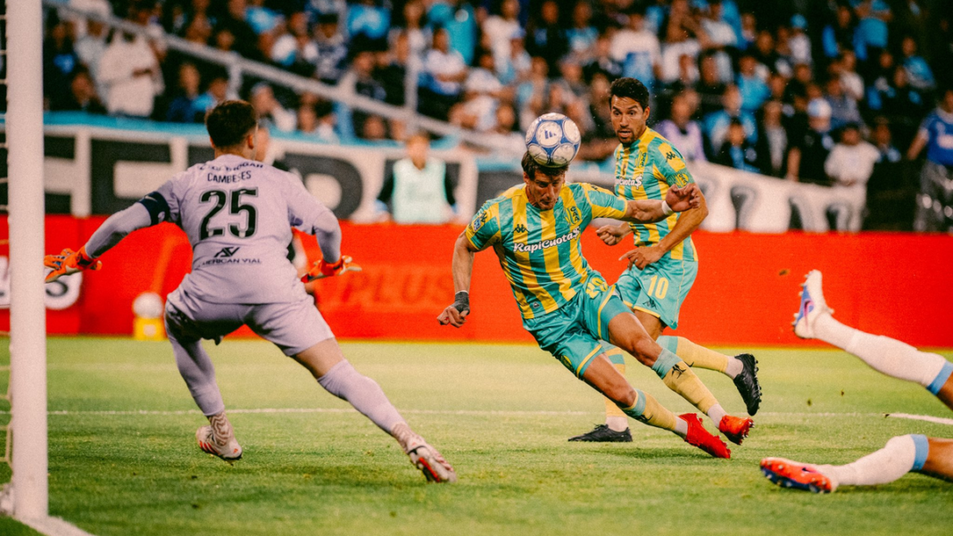 Aldosivi perdió con Racing, descendió y jugará la próxima temporada en la Primera Nacional Aldosivi perdió con Racing, descendió y jugará la próxima temporada en la Primera Nacional