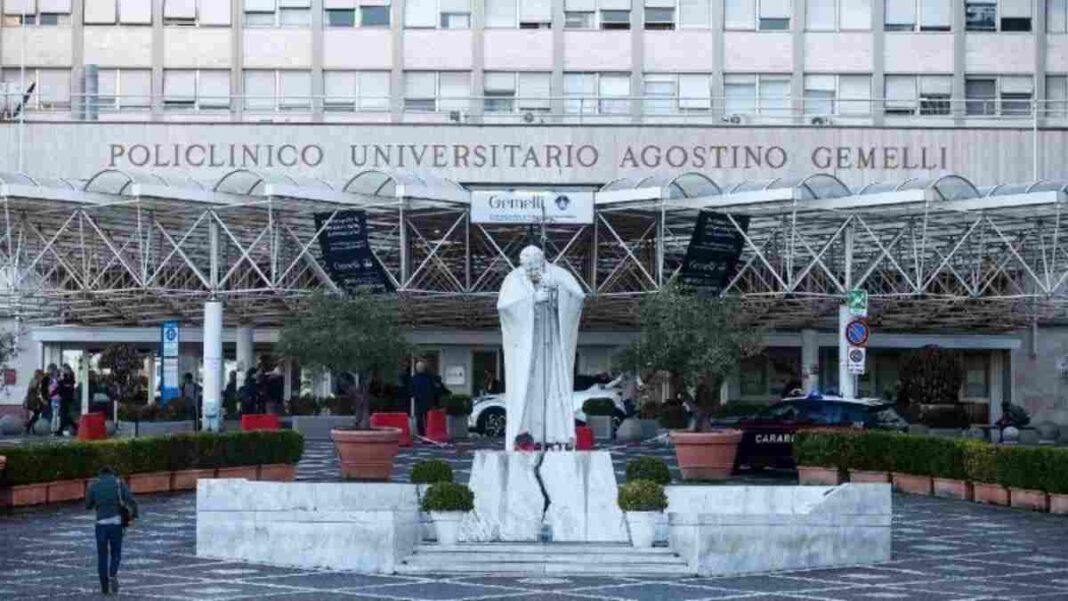 El papa León XIV pasó una noche tranquila tras la cirugía pulmonar en Roma Gemelli (1)