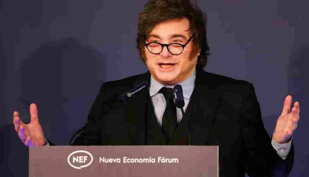 Milei atacó a Pedro Sánchez en Madrid: lo llamó “dictador” y pidió echar al socialismo “a patadas” Milei atacó a Pedro Sánchez en Madrid: lo llamó “dictador” y pidió echar al socialismo “a patadas”